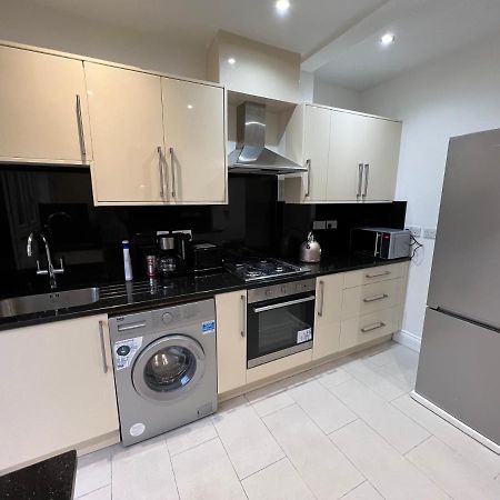 4 Wharncliffe Drive Hotel Hanwell ภายนอก รูปภาพ