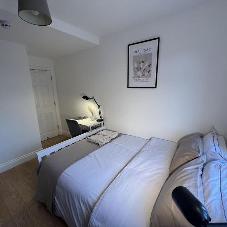4 Wharncliffe Drive Hotel Hanwell ภายนอก รูปภาพ