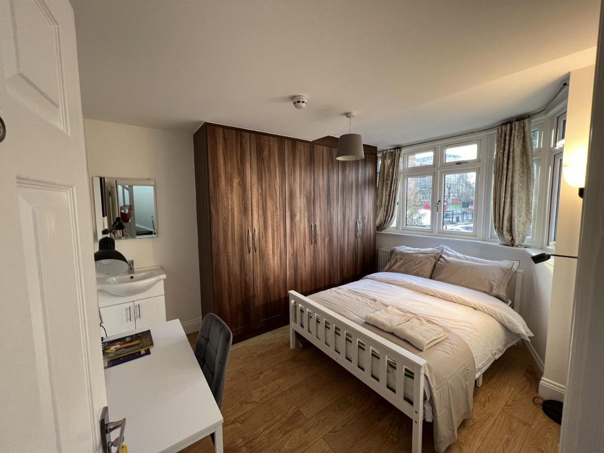 4 Wharncliffe Drive Hotel Hanwell ภายนอก รูปภาพ