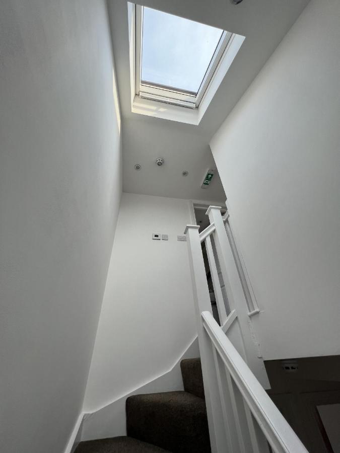 4 Wharncliffe Drive Hotel Hanwell ภายนอก รูปภาพ