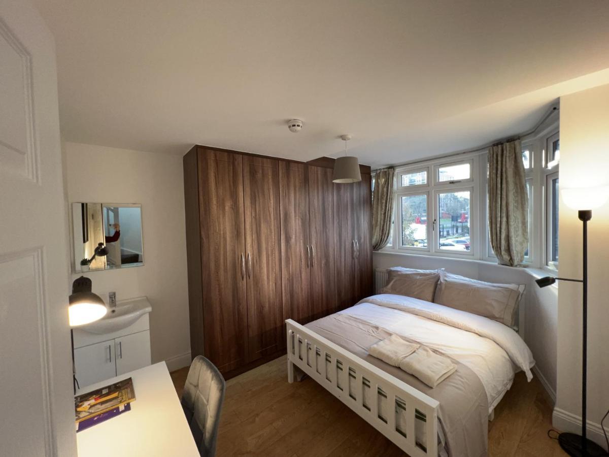 4 Wharncliffe Drive Hotel Hanwell ภายนอก รูปภาพ