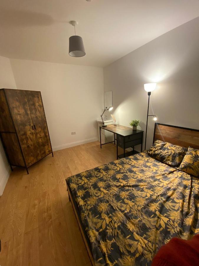 4 Wharncliffe Drive Hotel Hanwell ภายนอก รูปภาพ