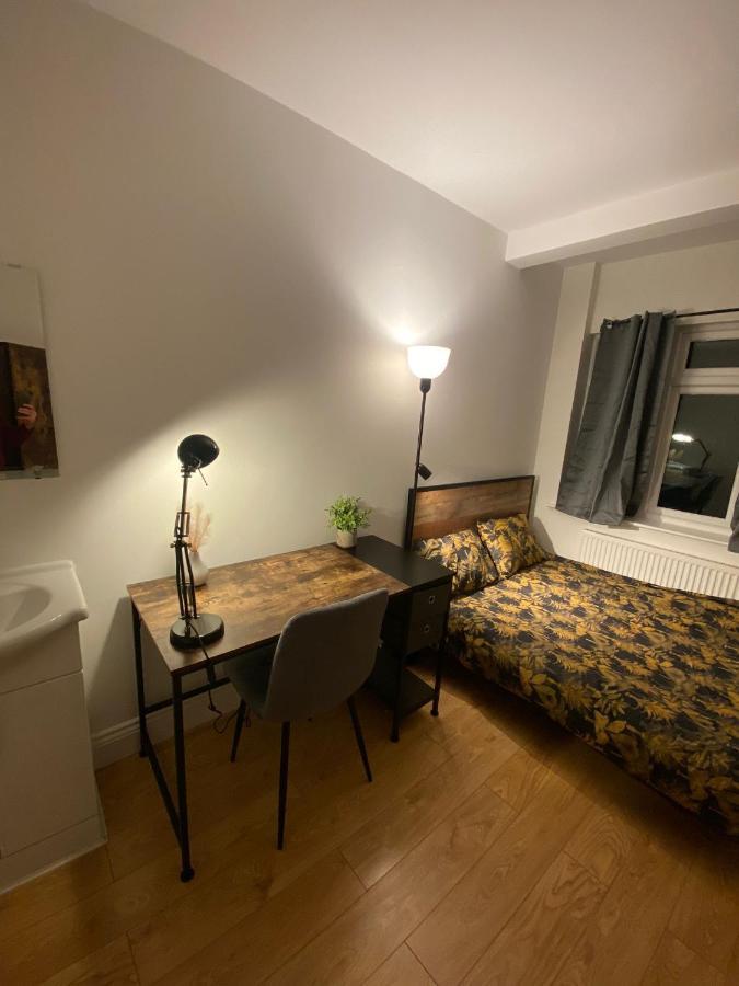 4 Wharncliffe Drive Hotel Hanwell ภายนอก รูปภาพ