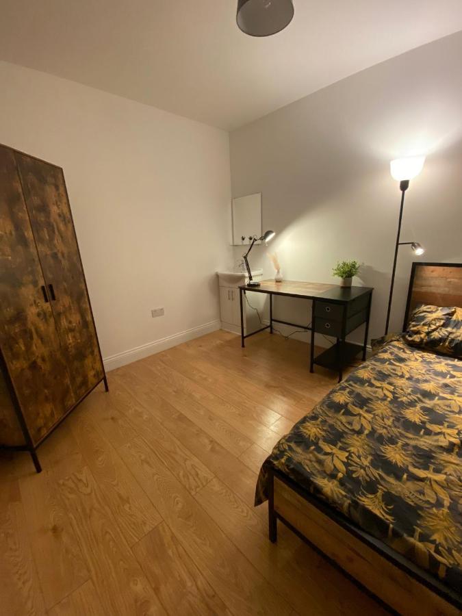 4 Wharncliffe Drive Hotel Hanwell ภายนอก รูปภาพ