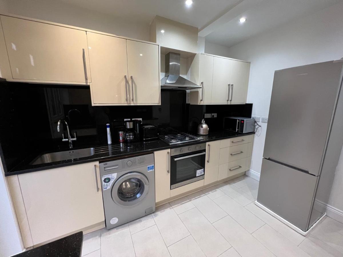 4 Wharncliffe Drive Hotel Hanwell ภายนอก รูปภาพ