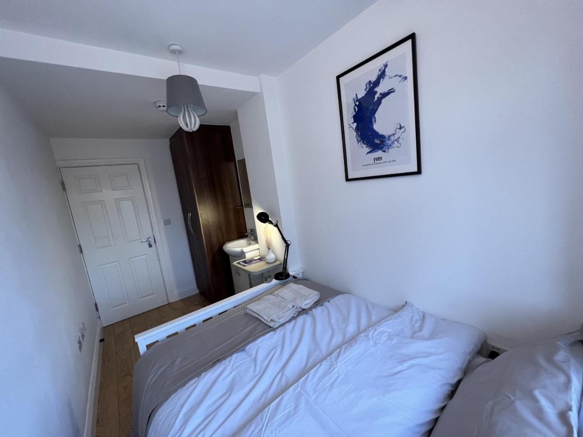 4 Wharncliffe Drive Hotel Hanwell ภายนอก รูปภาพ