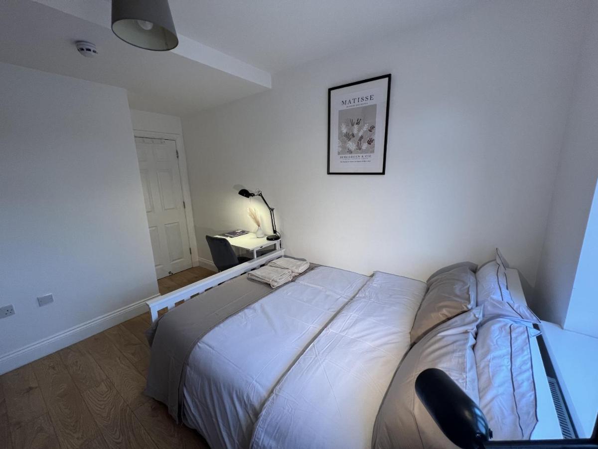 4 Wharncliffe Drive Hotel Hanwell ภายนอก รูปภาพ