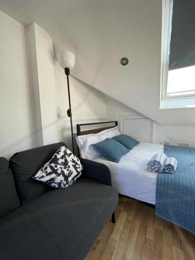 4 Wharncliffe Drive Hotel Hanwell ภายนอก รูปภาพ