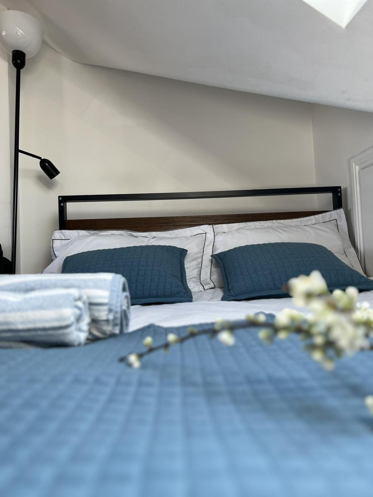 4 Wharncliffe Drive Hotel Hanwell ภายนอก รูปภาพ