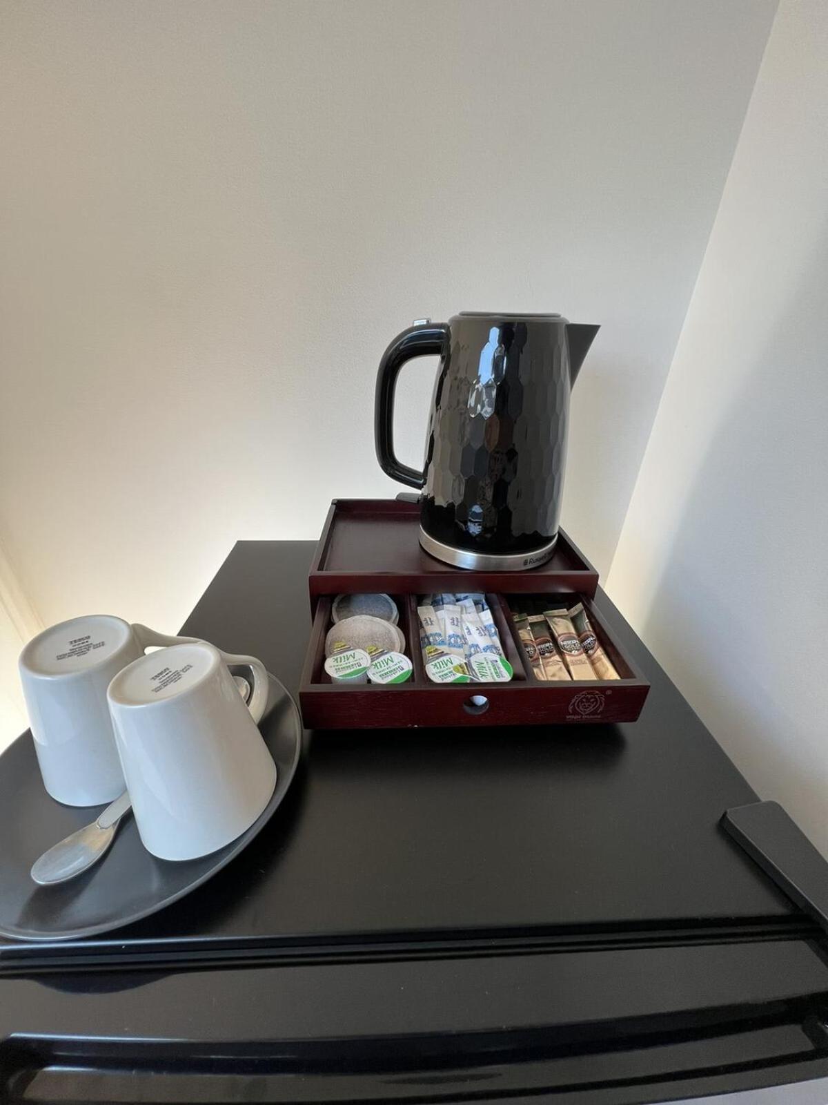 4 Wharncliffe Drive Hotel Hanwell ภายนอก รูปภาพ